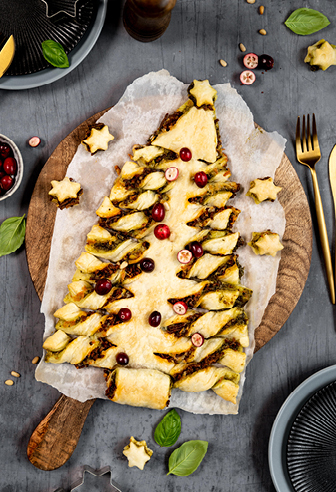 Blätterteig-Tannenbaum mit veganem Hack Blätterteig-Tannenbaum mit veganem Hack