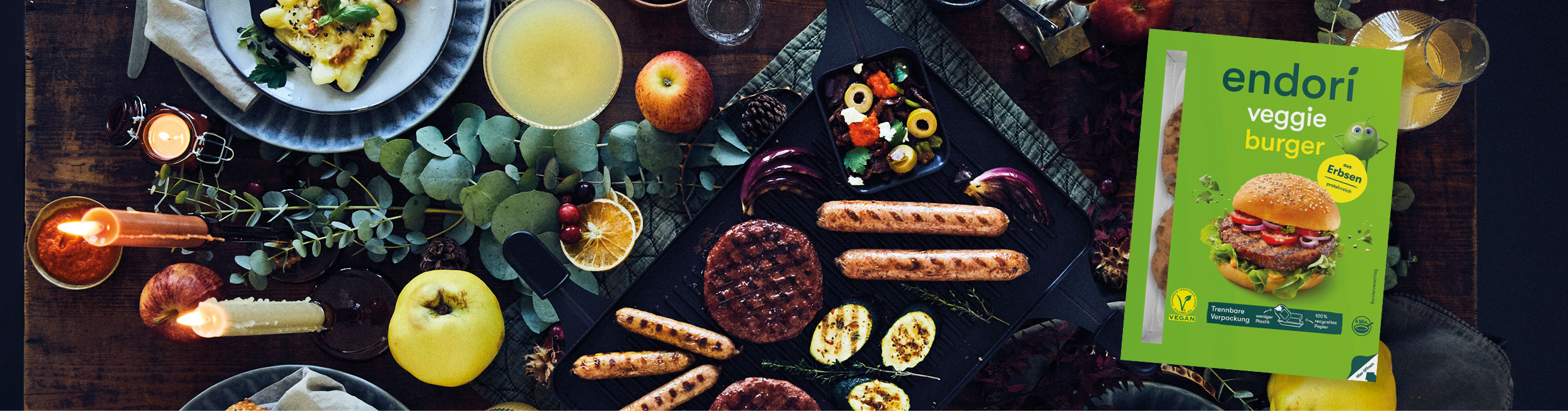 Weihnachtlich gedeckter Tisch mit endori veggie Produkten Weihnachtlich gedeckter Tisch mit endori veggie Produkten