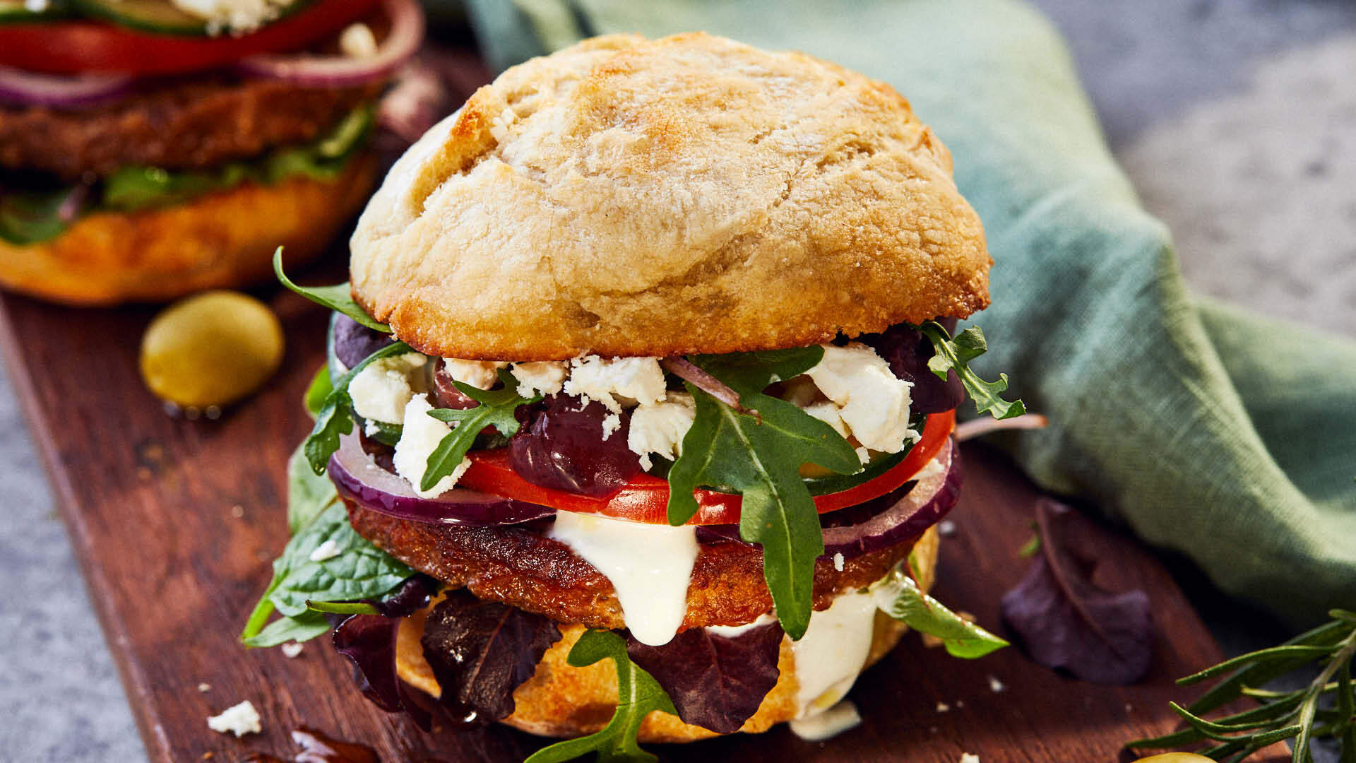 Greek Style Burger mit endori veggie burger Greek Style Burger mit endori veggie burger