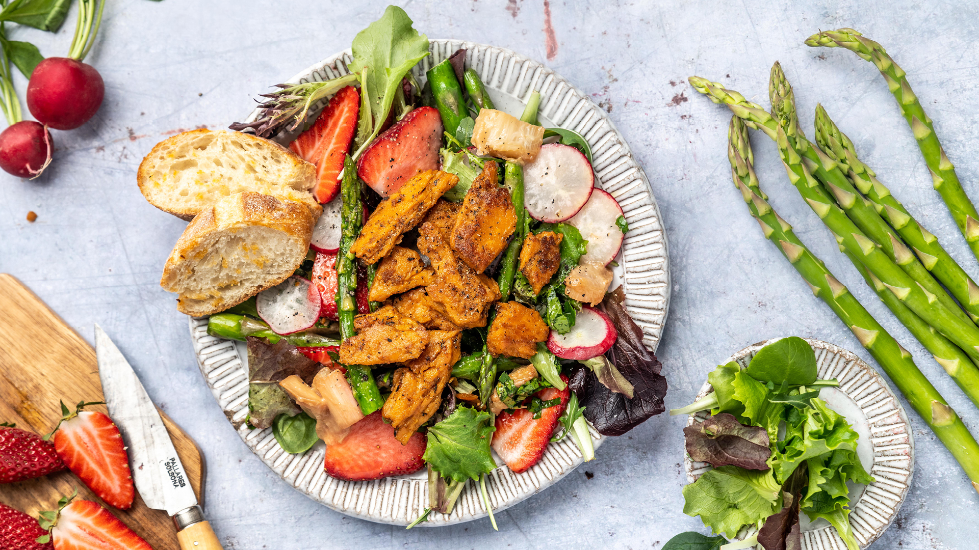 Rhabarber Spargel Salat mit endori veggie pulled thymian knoblauch Rhabarber Spargel Salat mit endori veggie pulled thymian knoblauch