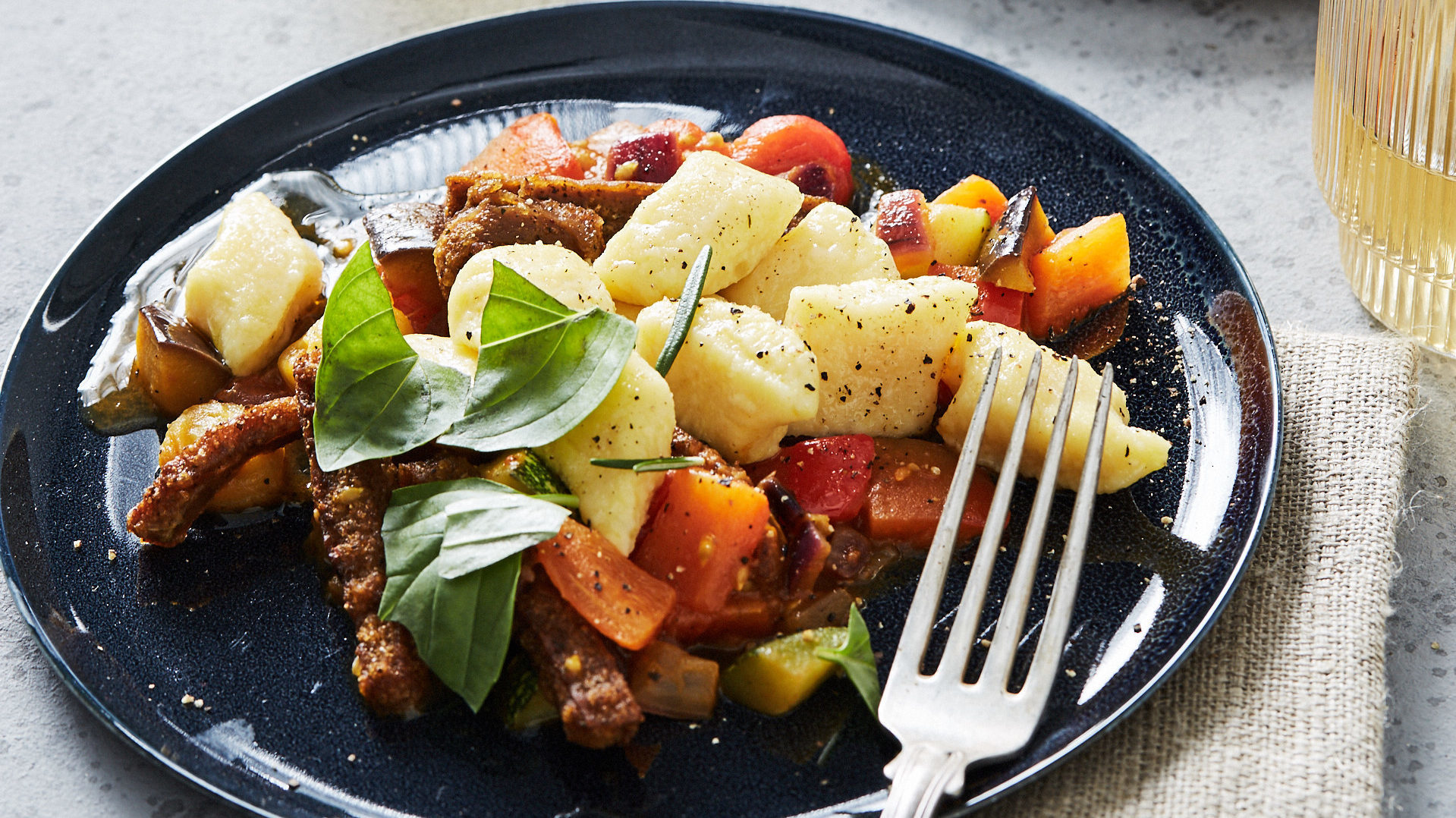 Gnocchipfanne mit endori veggie kebab koriander paprika Gnocchipfanne mit endori veggie kebab koriander paprika