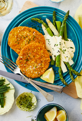Veganes Schnitzel mit frischem Spargel und Kartoffeln